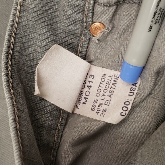 MOTHER The Weekender Fray in Lead Gray (26" waist) - Picture 12 of 14